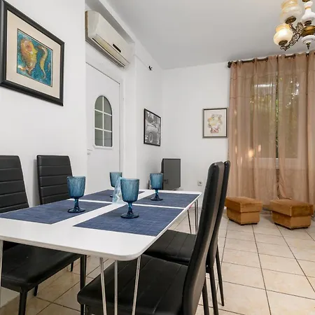 Apartment With A Parking Space - 7649 Pula